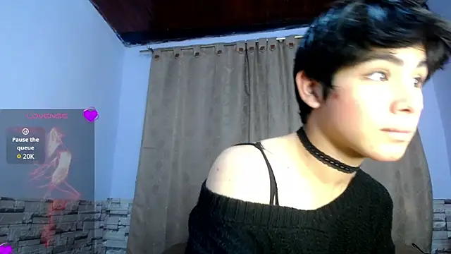 Snapshot of DaraKat18 chatting on 10-25-25, 10:26 DaraKat18 online show from 10-25-25, 10:26