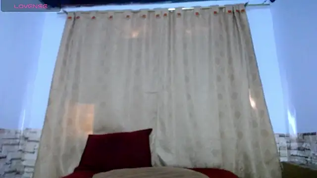 Snapshot of DaraKat18 chatting on 10-30-25, 05:24 DaraKat18 online show from 10-30-25, 05:24