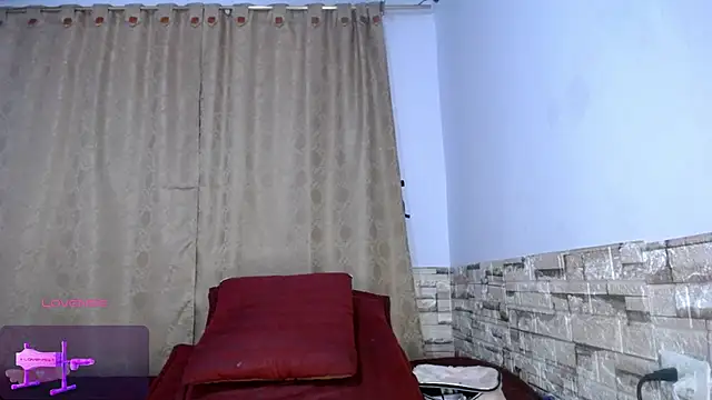 Snapshot of DaraKat18 chatting on 11-14-25, 10:07 DaraKat18 online show from 11-14-25, 10:07