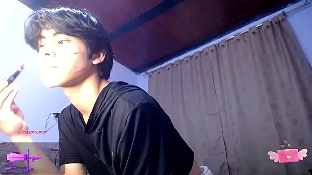 Snapshot of DaraKat18 chatting on 11-19-25, 10:21 DaraKat18 online show from 11-19-25, 10:21