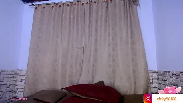 Snapshot of DaraKat18 chatting on 11-25-25, 10:21 DaraKat18 online show from 11-25-25, 10:21