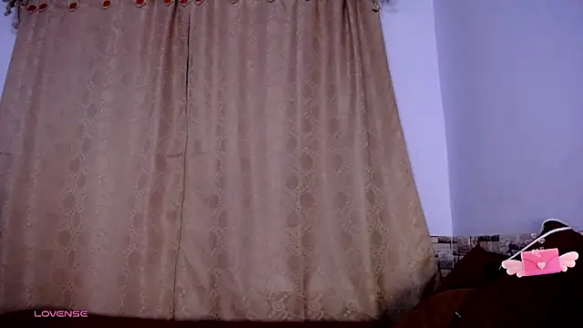 Snapshot of DaraKat18 chatting on 11-30-25, 12:25 DaraKat18 online show from 11-30-25, 12:25