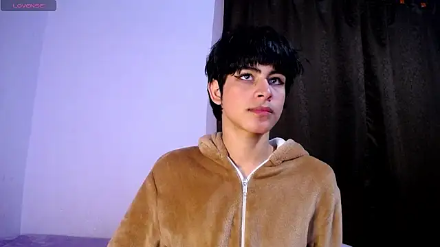 Snapshot of DaraKat18 chatting on 12-02-25, 10:31 DaraKat18 online show from 12-02-25, 10:31