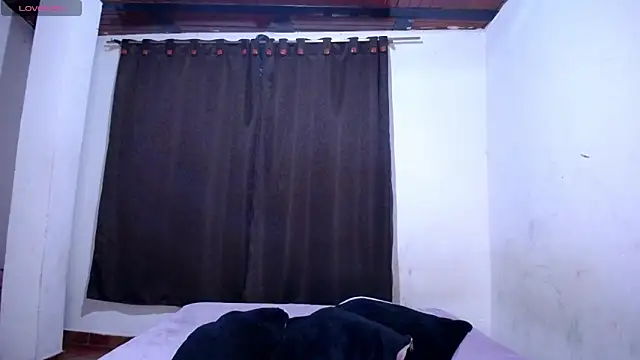 Snapshot of DaraKat18 chatting on 01-10-26, 08:27 DaraKat18 online show from 01-10-26, 08:27