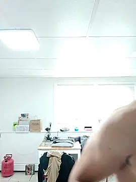 Snapshot of tripping385 chatting on 09-27-25, 08:47 tripping385 online show from 09-27-25, 08:47