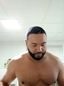 Snapshot of tripping385 chatting on 10-03-25, 10:51 tripping385 online show from 10-03-25, 10:51