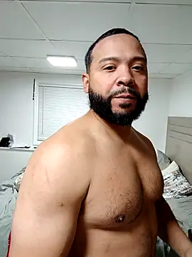 Snapshot of tripping385 chatting on 10-18-25, 02:58 tripping385 online show from 10-18-25, 02:58