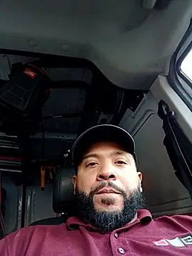 Snapshot of tripping385 chatting on 10-21-25, 08:09 tripping385 online show from 10-21-25, 08:09