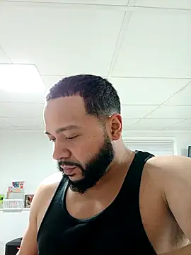 Snapshot of tripping385 chatting on 11-15-25, 09:21 tripping385 online show from 11-15-25, 09:21