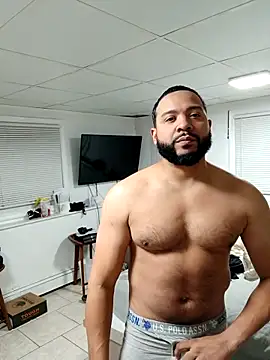 Snapshot of tripping385 chatting on 11-19-25, 02:00 tripping385 online show from 11-19-25, 02:00