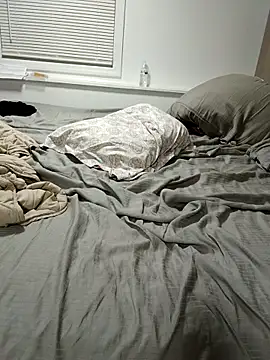 Snapshot of tripping385 chatting on 11-20-25, 01:06 tripping385 online show from 11-20-25, 01:06