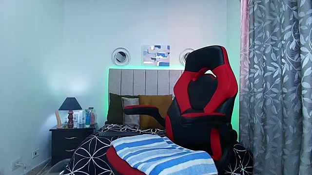 Naomi Redd online show from 09-12-25, 07:47