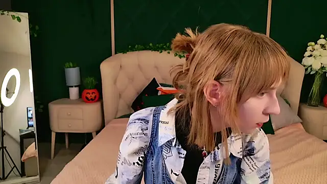 Beverly Gomes online show from 10-20-25, 03:56