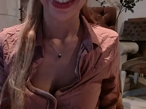 Snapshot of Marrr-hot chatting on 11-06-25, 01:06 Marrr-hot online show from 11-06-25, 01:06