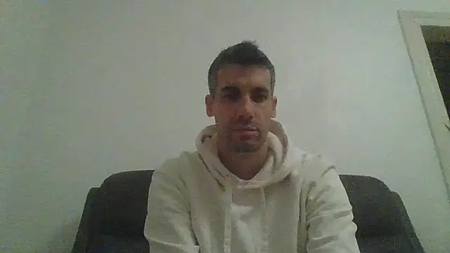 Snapshot of JulioIsHere4you chatting on 10-16-25, 05:58 JulioIsHere4you online show from 10-16-25, 05:58