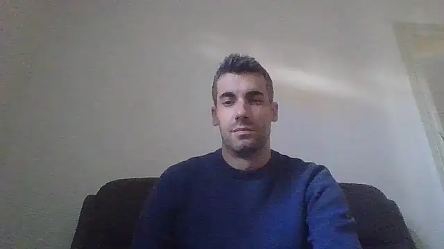 Snapshot of JulioIsHere4you chatting on 10-18-25, 10:27 JulioIsHere4you online show from 10-18-25, 10:27