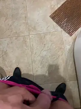 Snapshot of ruberofre chatting on 09-12-25, 05:46 ruberofre online show from 09-12-25, 05:46