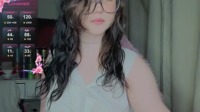 Snapshot of hornyprincess19 chatting on 12-19-25, 02:35 hornyprincess19 online show from 12-19-25, 02:35