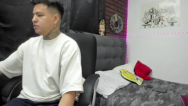 Snapshot of CrisabellssEden chatting on 12-22-25, 02:36 CrisabellssEden online show from 12-22-25, 02:36