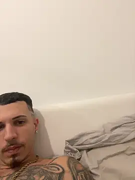 Snapshot of dolarboy17 chatting on 11-19-25, 05:24 dolarboy17 online show from 11-19-25, 05:24