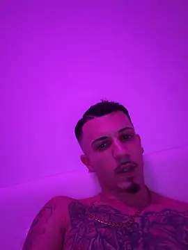 Snapshot of dolarboy17 chatting on 12-19-25, 10:39 dolarboy17 online show from 12-19-25, 10:39