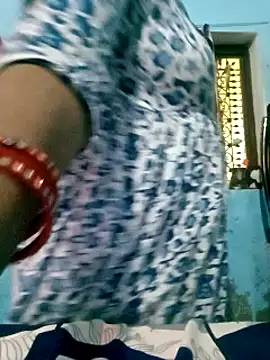 Snapshot of your_favourite_bhabhi chatting on 11-06-25, 04:24 your favourite bhabhi online show from 11-06-25, 04:24