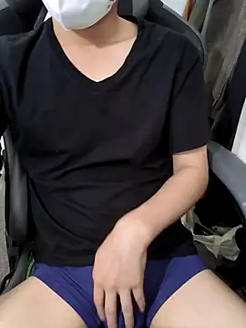 Snapshot of yuton_2525 chatting on 10-27-25, 02:37 yuton 2525 online show from 10-27-25, 02:37