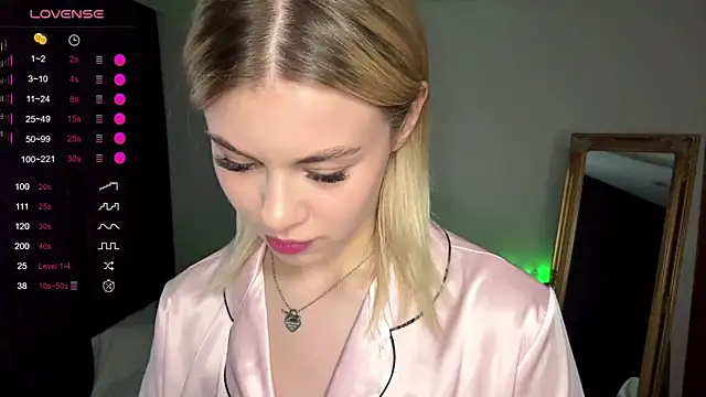 Lil Elisa online show from 10-15-25, 09:42