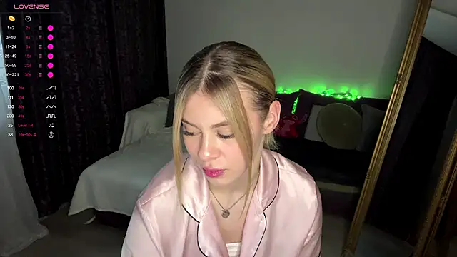 Lil Elisa online show from 10-24-25, 12:12