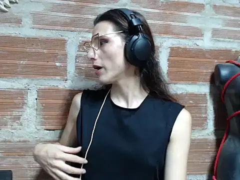 Moira-Hot online show from 06-20-26, 04:37