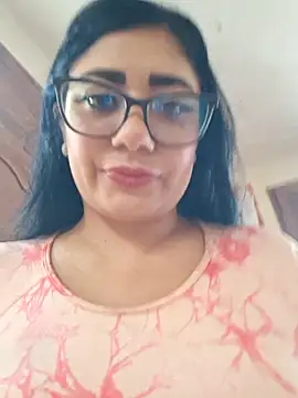 Snapshot of Monse--145 chatting on 12-17-25, 03:29 Monse--145 online show from 12-17-25, 03:29