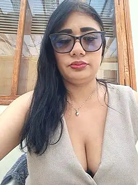 Snapshot of Monse--145 chatting on 02-16-26, 02:35 Monse--145 online show from 02-16-26, 02:35