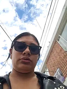 Snapshot of Monse--145 chatting on 02-22-26, 01:42 Monse--145 online show from 02-22-26, 01:42