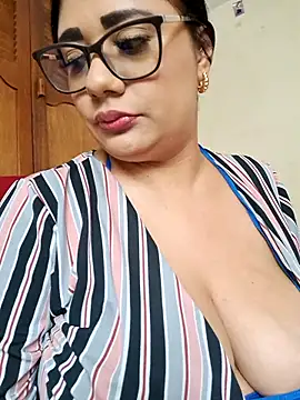 Snapshot of Monse--145 chatting on 03-03-26, 07:09 Monse--145 online show from 03-03-26, 07:09