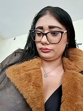 Snapshot of Monse--145 chatting on 03-07-26, 03:42 Monse--145 online show from 03-07-26, 03:42