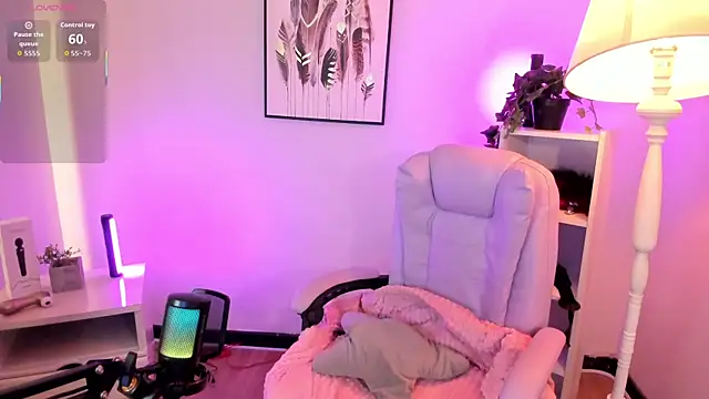 hollie joliie online show from 04-18-26, 12:09