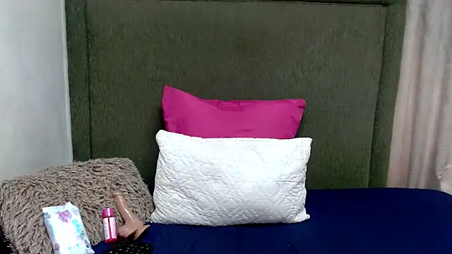 Snapshot of Littlebunny33 chatting on 10-04-25, 09:18 Littlebunny33 online show from 10-04-25, 09:18