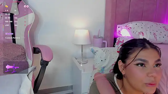 AliceThundeer online show from 10-26-25, 04:07