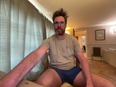 Snapshot of CyprioteWhitefly chatting on 03-27-26, 01:00 CyprioteWhitefly online show from 03-27-26, 01:00