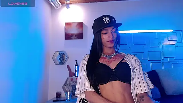 Trinity Knox online show from 10-21-25, 04:41