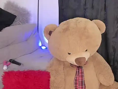 Elyross1  online show from 10-12-25, 09:36