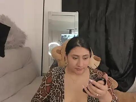 Elyross1  online show from 10-22-25, 11:37