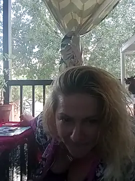 Goldenndoll online show from 10-21-25, 05:02