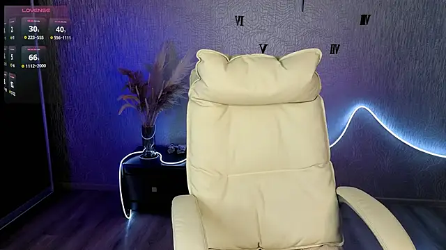 Snapshot of NikkiiStill chatting on 11-16-25, 09:15 NikkiiStill online show from 11-16-25, 09:15