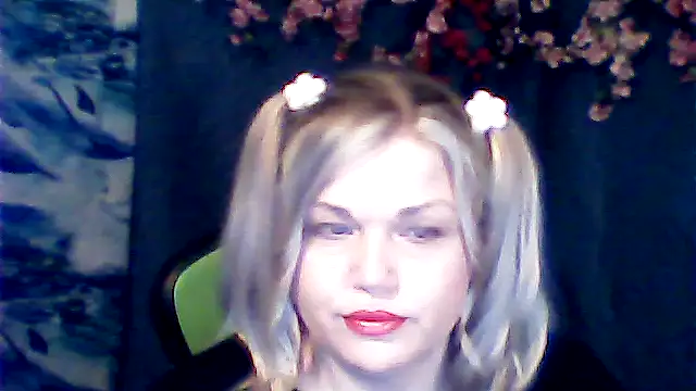 Snapshot of Nayvessa chatting on 11-04-25, 12:15 Nayvessa online show from 11-04-25, 12:15