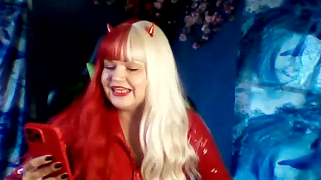 Snapshot of Nayvessa chatting on 11-05-25, 06:57 Nayvessa online show from 11-05-25, 06:57