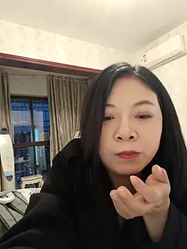 smgirls online show from 10-25-25, 10:45