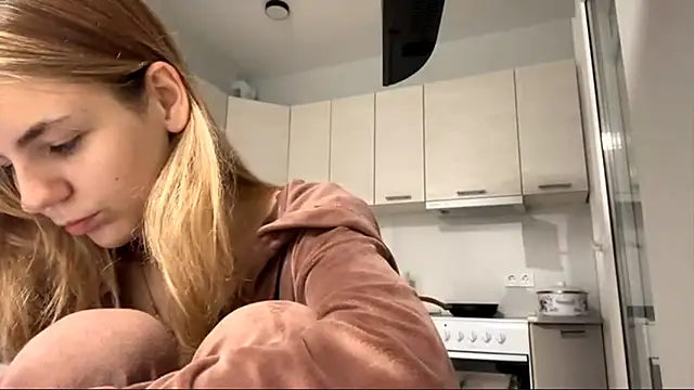 Denni Spilber online show from 10-19-25, 03:23