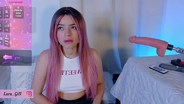 Snapshot of LaraGiil chatting on 09-11-25, 12:38 LaraGiil online show from 09-11-25, 12:38