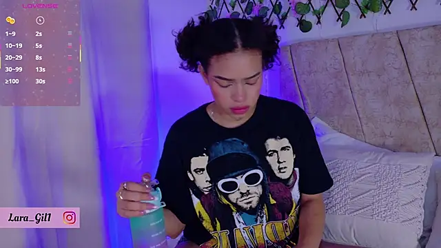 Snapshot of LaraGiil chatting on 09-15-25, 01:22 LaraGiil online show from 09-15-25, 01:22